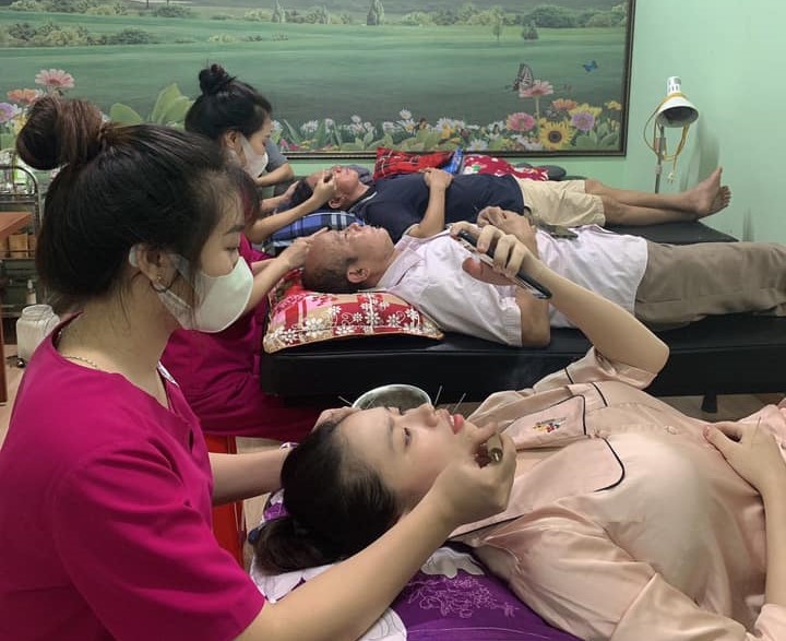 phòng khám tĩnh sáng đường